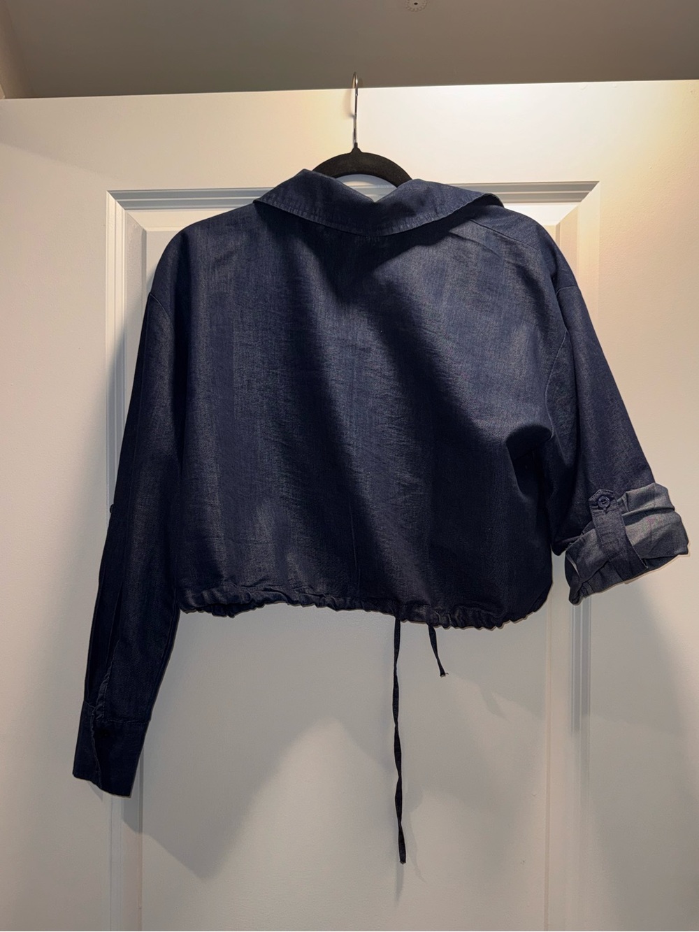 Cropped Button-Front Tank Top in Navy - Picture 2 of 2
